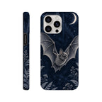 Coque iPhone Chauve-souris & Lune, illustration nocturne avec des ornements botaniques.