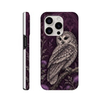 Coque iPhone Hibou & Lune, hibou gris et motif botanique sur fond violet, vues de dos et de profil.