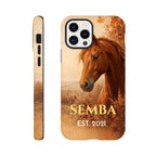 Coque iPhone personnalisée Cheval d’automne, portrait de cheval alezan entouré de feuillages orangés.