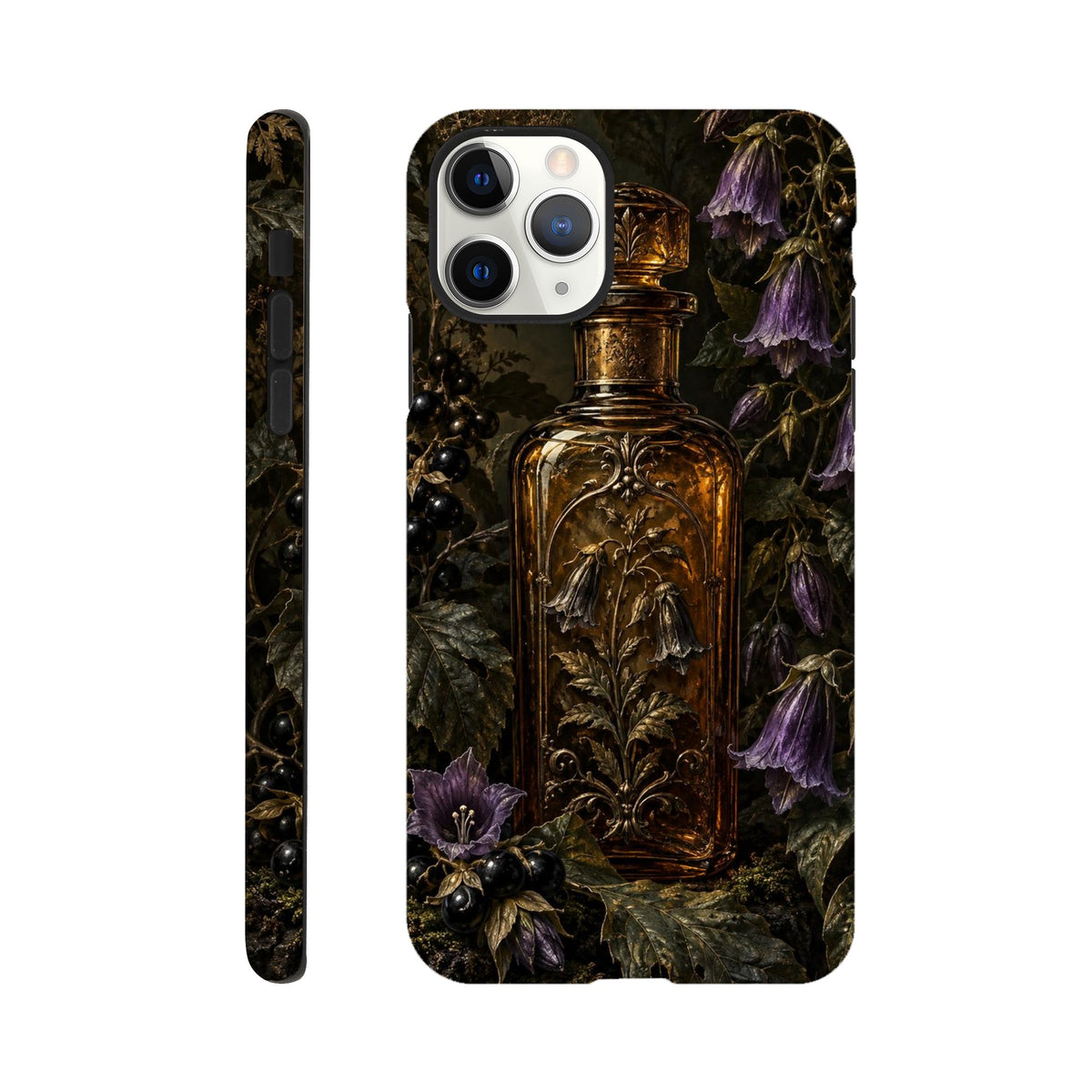 Coque iPhone Belladonna, flacon ambré orné de fleurs violettes sur fond botanique sombre.