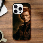 Coque iPhone Scène rouge, illustration d’un chanteur de rock dans un univers de concert.