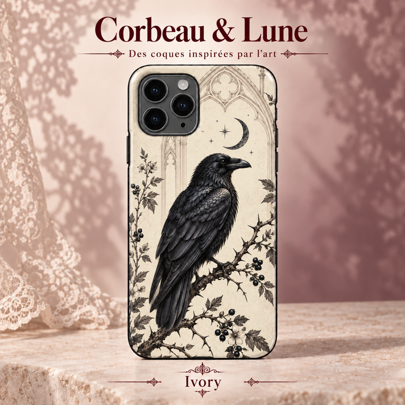 Corbeau & Lune — Ivory — coque illustrée sur fond rose poudré et dentelle