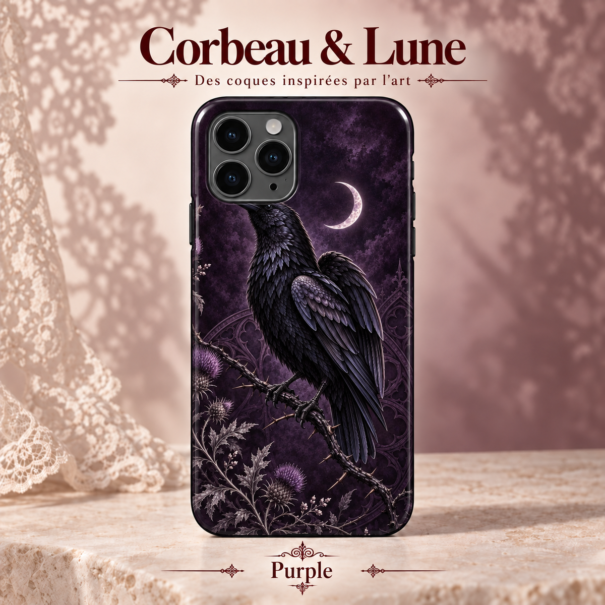 Corbeau & Lune — Purple — coque illustrée sur fond rose poudré et dentelle
