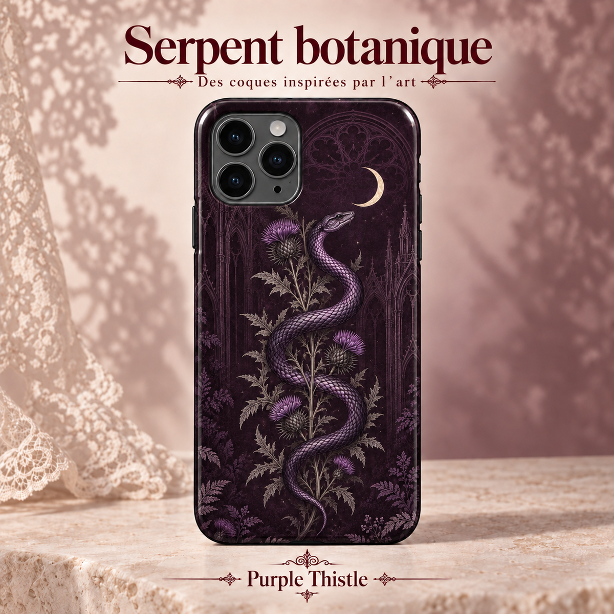 Serpent botanique — Purple Thistle — coque illustrée sur fond rose poudré et dentelle