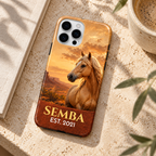 Coque Western SEMBA posée sur une table en travertin près d’un carnet et d’une tasse.