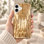 Crimson Cathedral — Ivory Sanctuary — coque tenue en main à la lumière naturelle