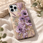 Vue de trois quarts de la coque Anémones lavande, imprimé floral et bord lisse.