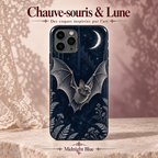 Chauve-souris & Lune — Midnight Blue — coque illustrée sur fond rose poudré et dentelle