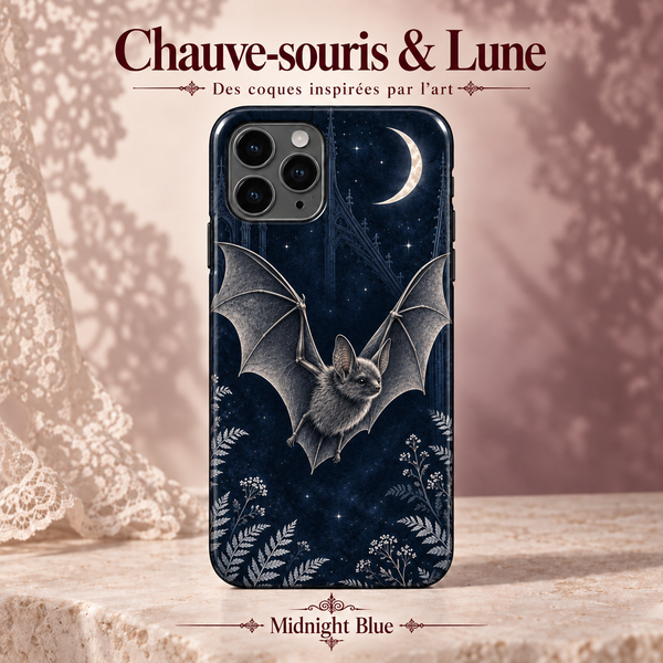 Chauve-souris & Lune — Midnight Blue — coque illustrée sur fond rose poudré et dentelle