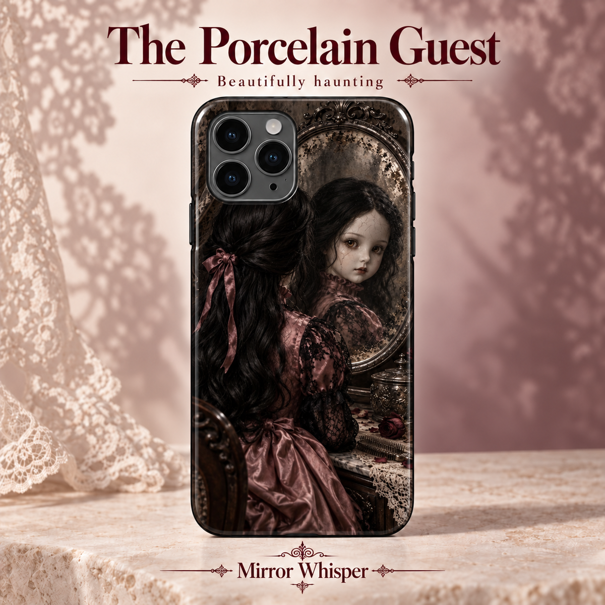The Porcelain Guest — Mirror Whisper — coque illustrée sur fond rose poudré et dentelle